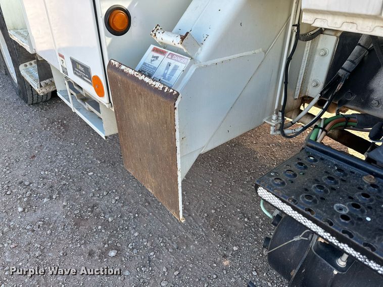 image for item DQ1561 2008 International WorkStar 7400  digger derrick truck