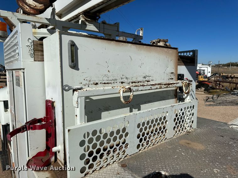 image for item DQ1561 2008 International WorkStar 7400  digger derrick truck