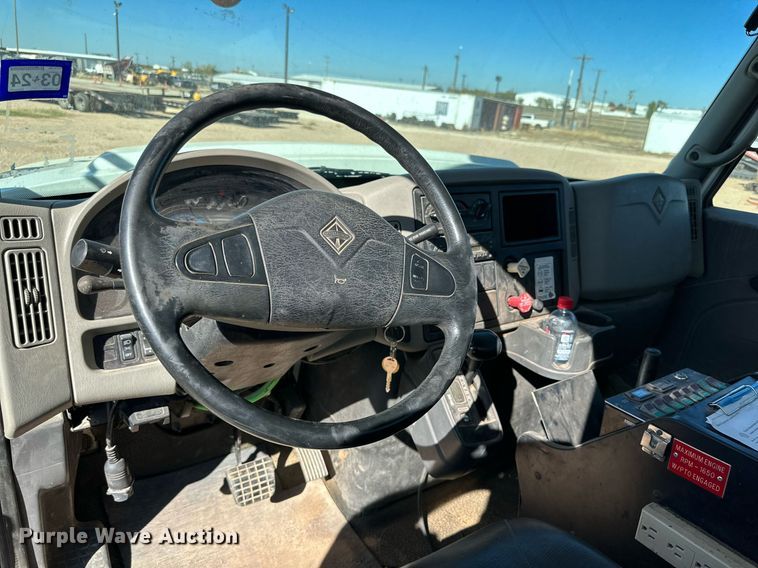 image for item DQ1561 2008 International WorkStar 7400  digger derrick truck