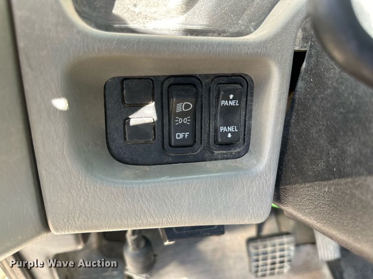 image for item DQ1561 2008 International WorkStar 7400  digger derrick truck