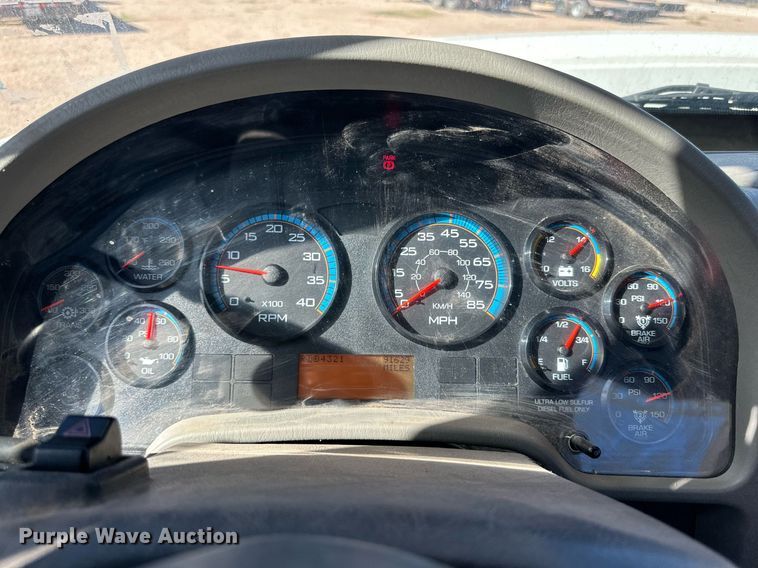 image for item DQ1561 2008 International WorkStar 7400  digger derrick truck