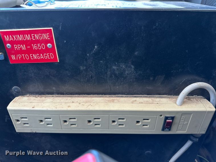 image for item DQ1561 2008 International WorkStar 7400  digger derrick truck