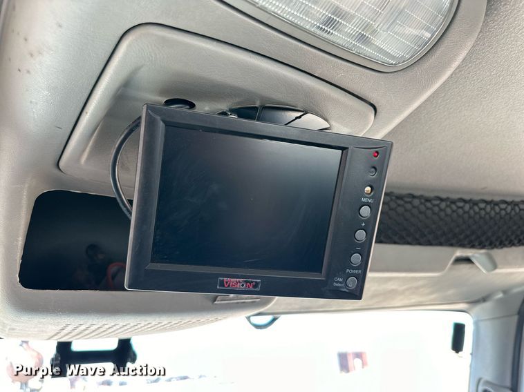 image for item DQ1561 2008 International WorkStar 7400  digger derrick truck