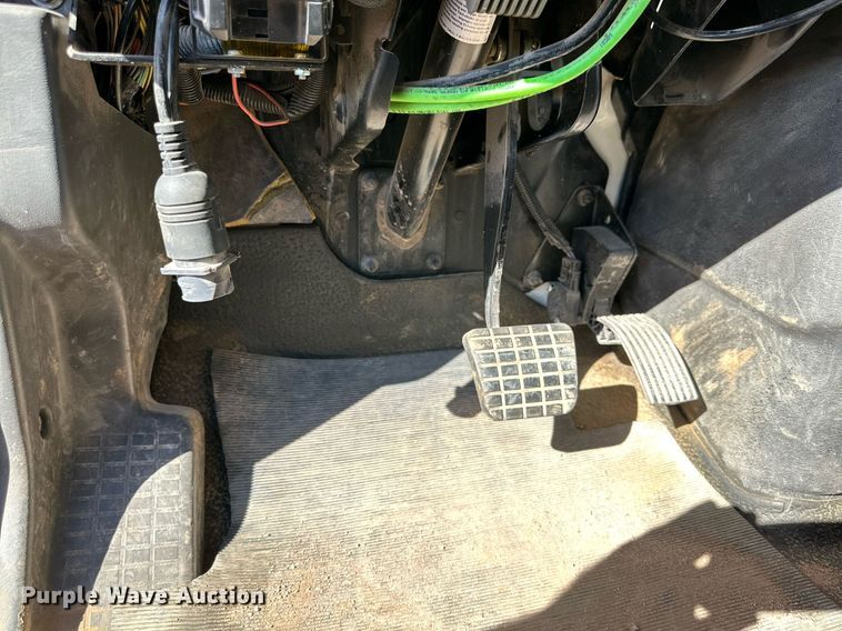 image for item DQ1561 2008 International WorkStar 7400  digger derrick truck