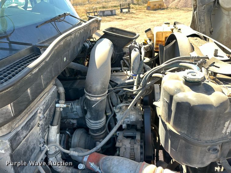 image for item DQ1561 2008 International WorkStar 7400  digger derrick truck