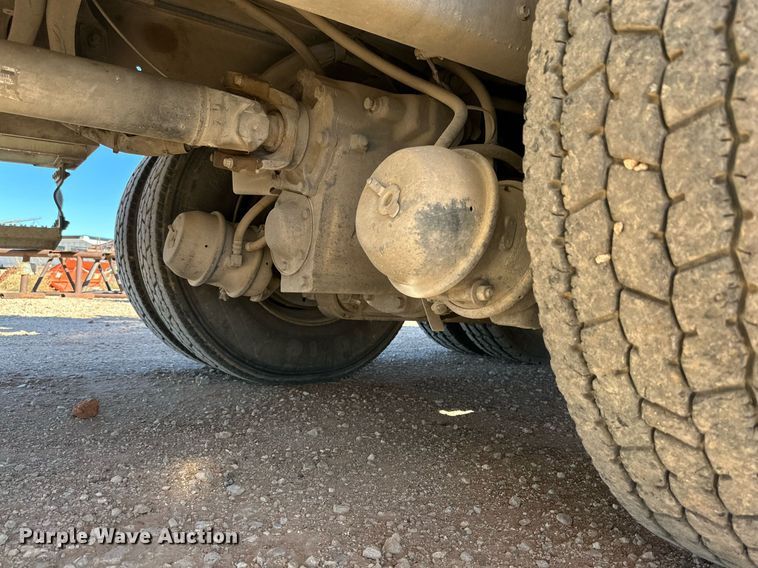 image for item DQ1561 2008 International WorkStar 7400  digger derrick truck