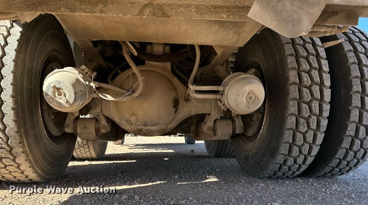 image for item DQ1561 2008 International WorkStar 7400  digger derrick truck