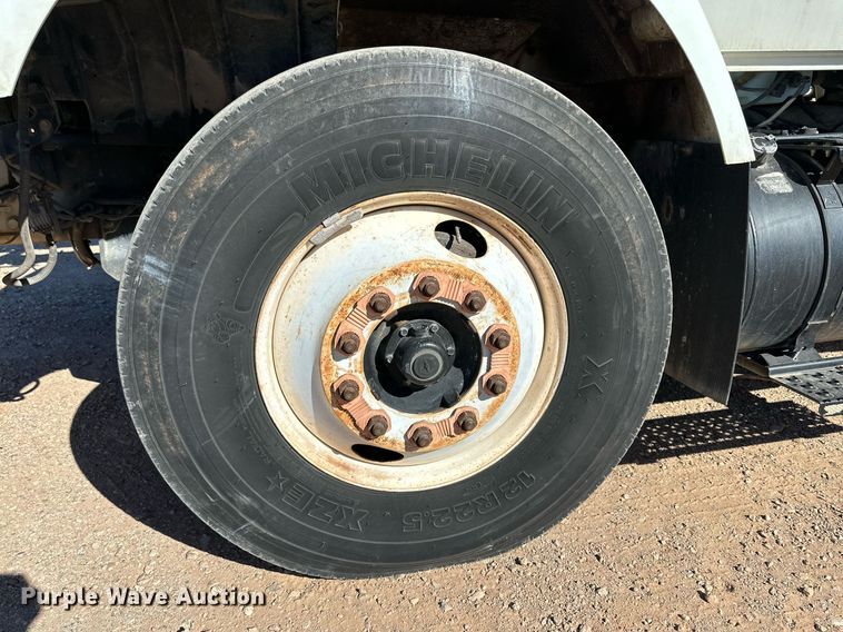 image for item DQ1561 2008 International WorkStar 7400  digger derrick truck