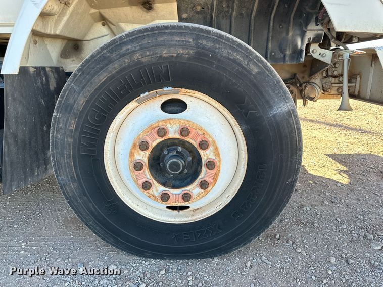 image for item DQ1561 2008 International WorkStar 7400  digger derrick truck