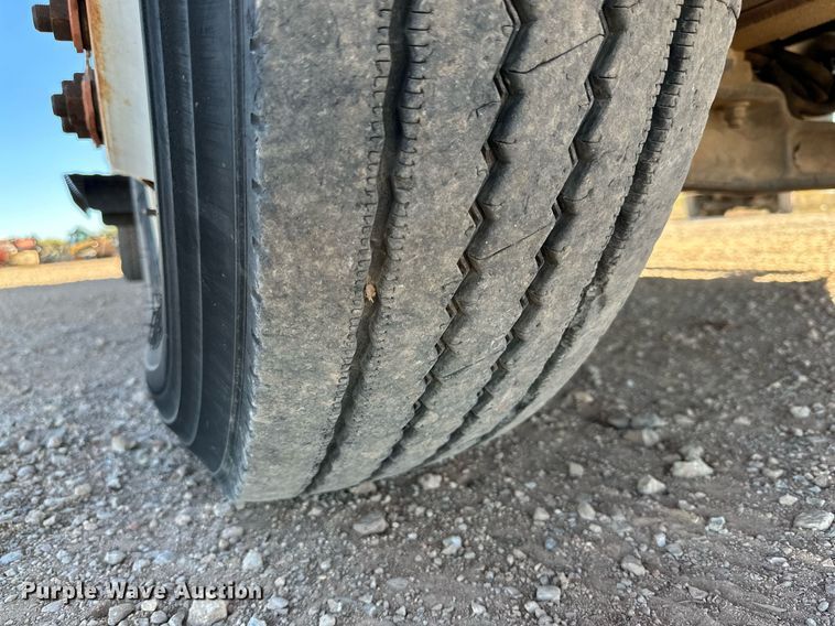 image for item DQ1561 2008 International WorkStar 7400  digger derrick truck