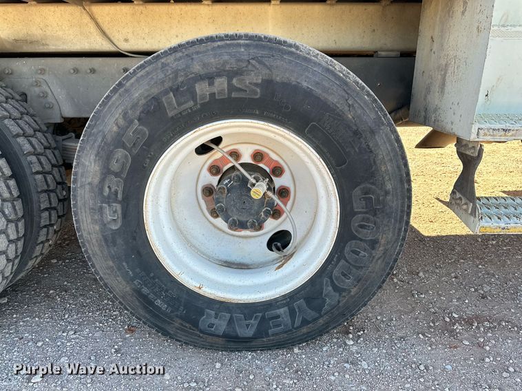 image for item DQ1561 2008 International WorkStar 7400  digger derrick truck