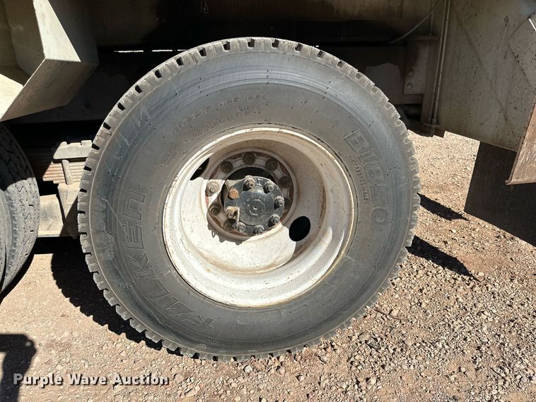 image for item DQ1561 2008 International WorkStar 7400  digger derrick truck