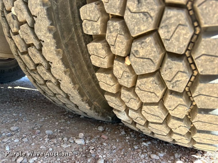 image for item DQ1561 2008 International WorkStar 7400  digger derrick truck