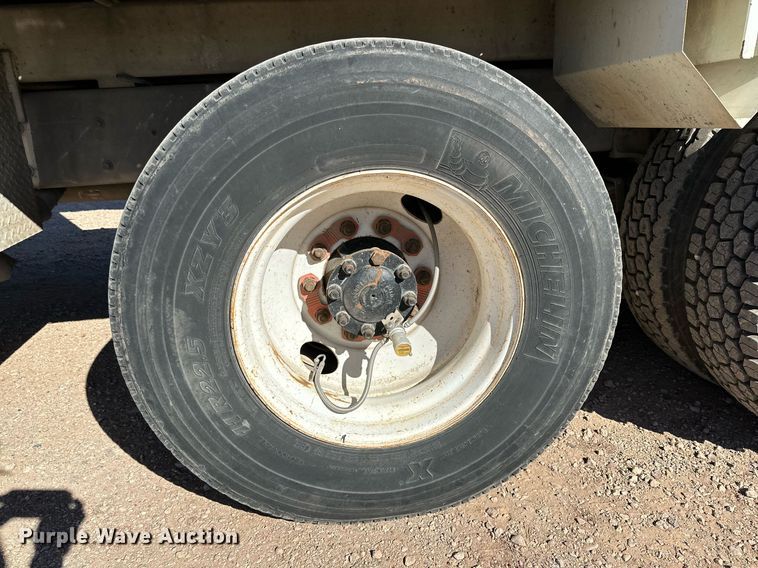 image for item DQ1561 2008 International WorkStar 7400  digger derrick truck