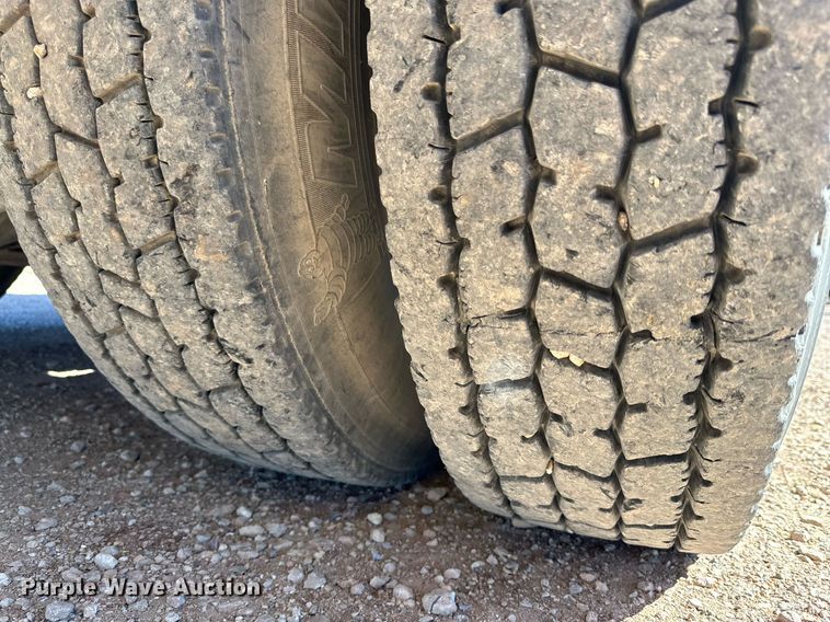 image for item DQ1561 2008 International WorkStar 7400  digger derrick truck