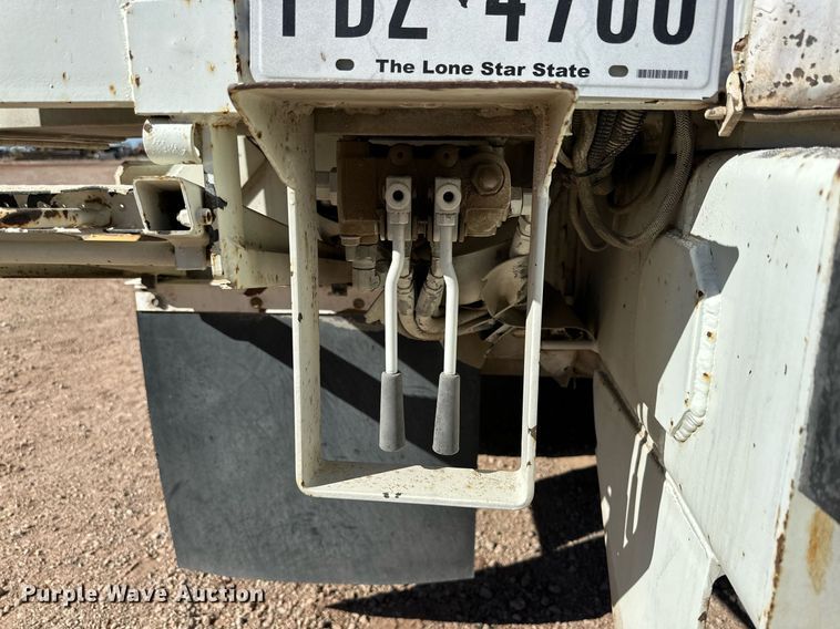 image for item DQ1561 2008 International WorkStar 7400  digger derrick truck