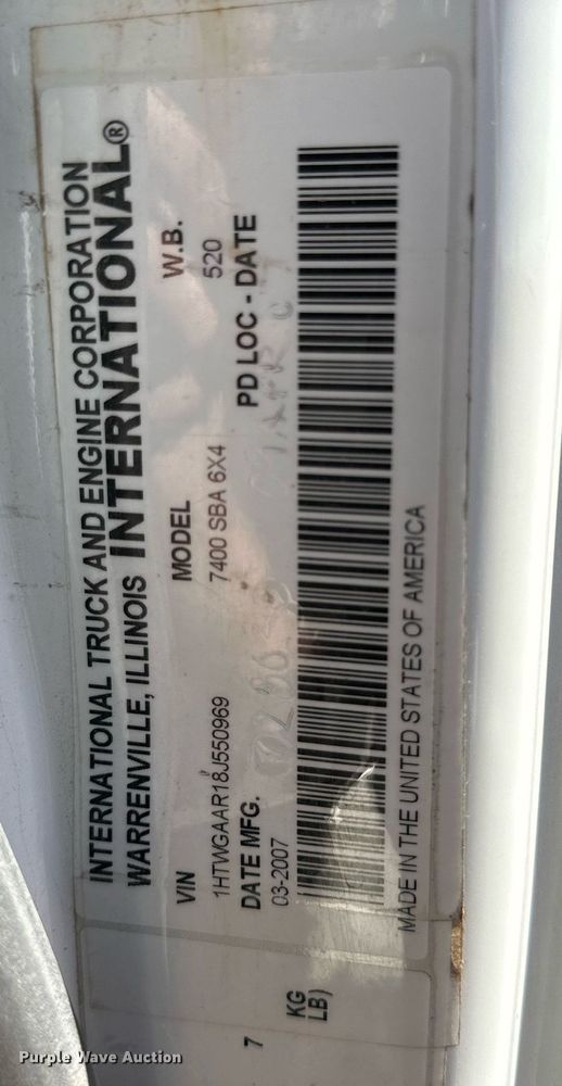 image for item DQ1561 2008 International WorkStar 7400  digger derrick truck