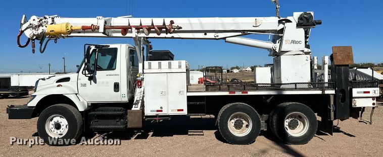 image for item DQ1562 2006 International 7400  digger derrick truck