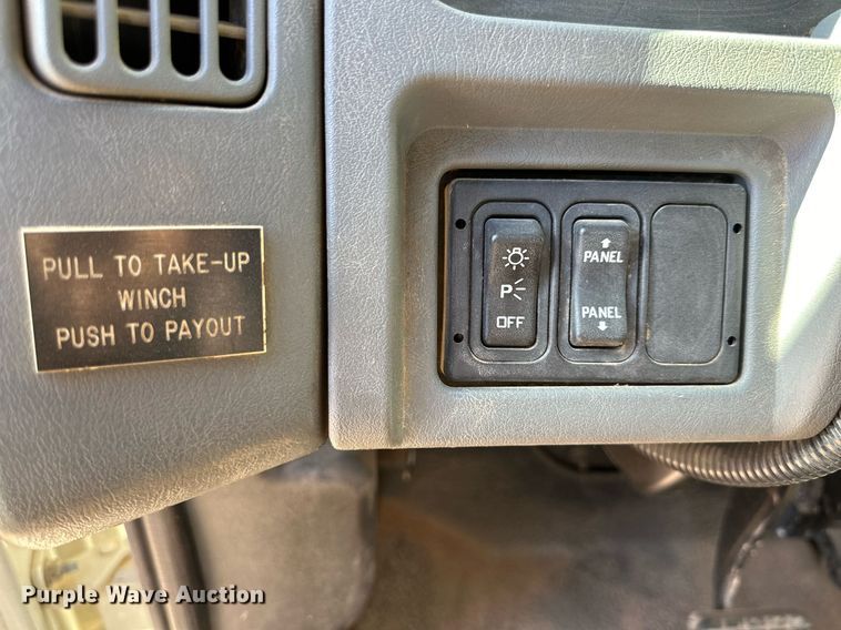 image for item DQ1562 2006 International 7400  digger derrick truck