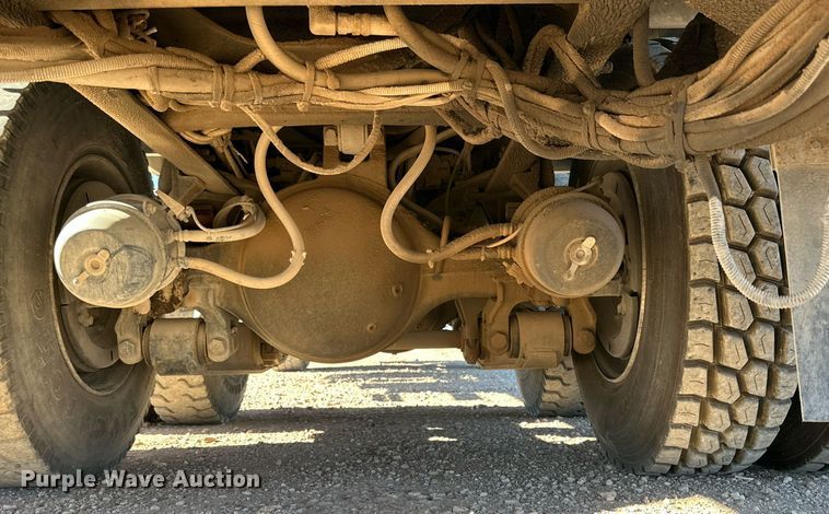 image for item DQ1562 2006 International 7400  digger derrick truck