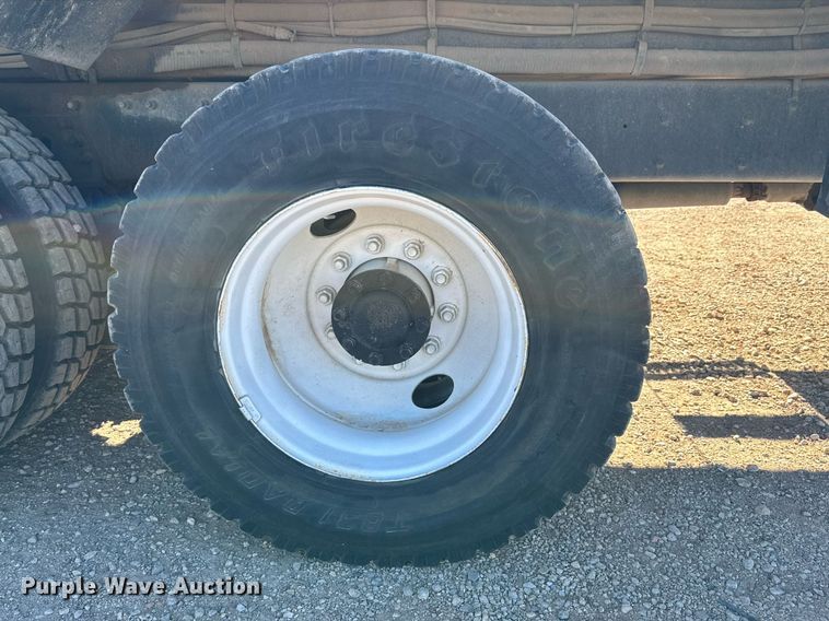 image for item DQ1562 2006 International 7400  digger derrick truck