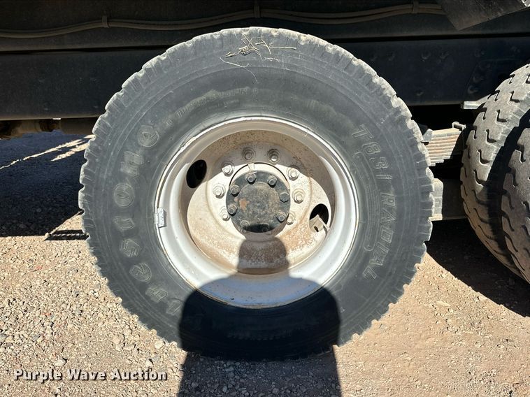 image for item DQ1562 2006 International 7400  digger derrick truck