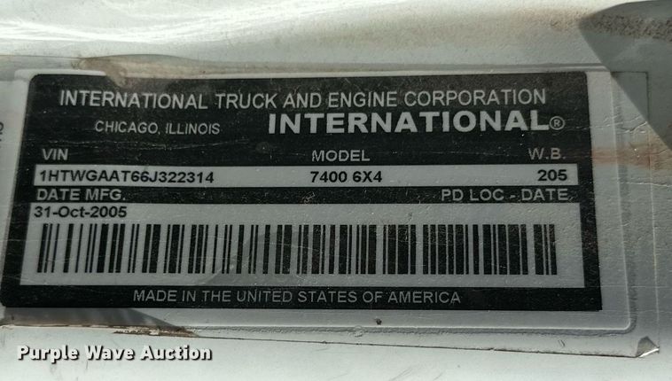 image for item DQ1562 2006 International 7400  digger derrick truck