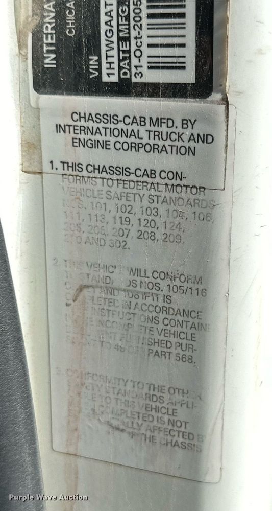 image for item DQ1562 2006 International 7400  digger derrick truck