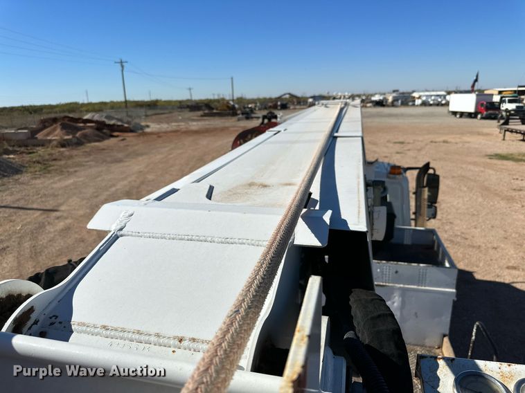 image for item DQ1562 2006 International 7400  digger derrick truck