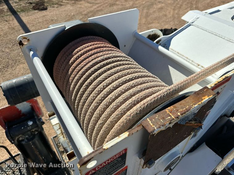 image for item DQ1562 2006 International 7400  digger derrick truck