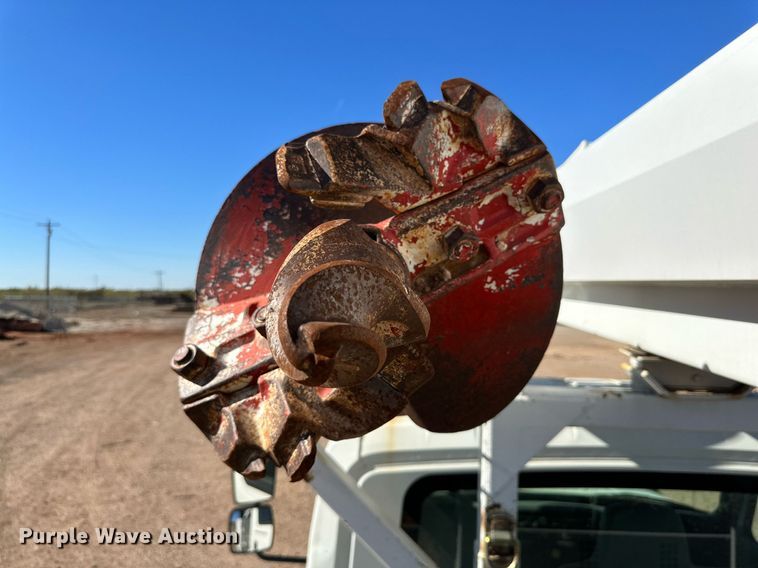 image for item DQ1562 2006 International 7400  digger derrick truck