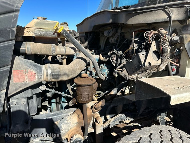 image for item DQ1562 2006 International 7400  digger derrick truck