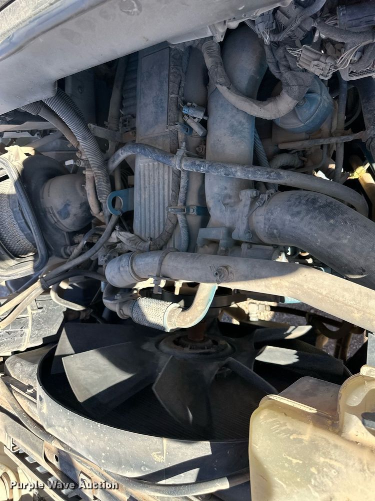 image for item DQ1562 2006 International 7400  digger derrick truck