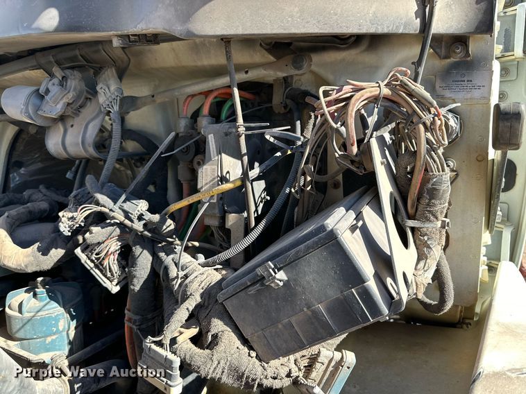 image for item DQ1562 2006 International 7400  digger derrick truck