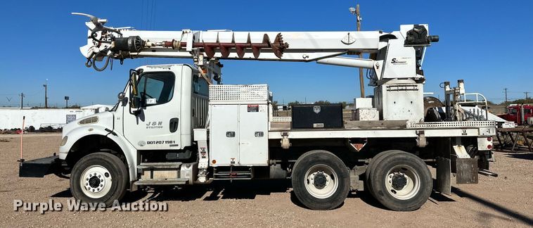 image for item DQ1563 2010 Freightliner Business Class M2 106  digger derrick truck