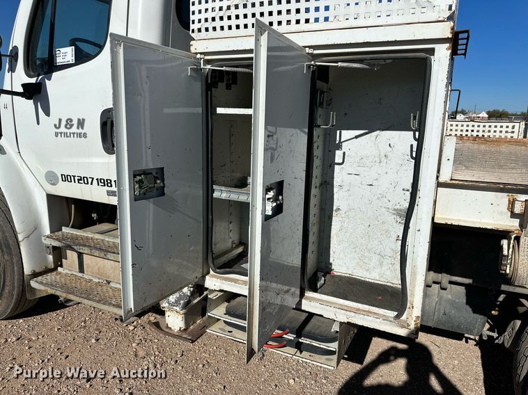 image for item DQ1563 2010 Freightliner Business Class M2 106  digger derrick truck