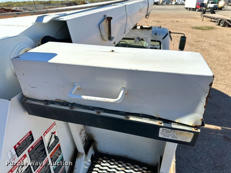 image for item DQ1563 2010 Freightliner Business Class M2 106  digger derrick truck