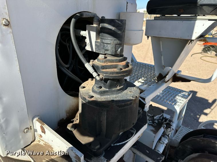 image for item DQ1563 2010 Freightliner Business Class M2 106  digger derrick truck