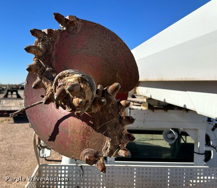 image for item DQ1563 2010 Freightliner Business Class M2 106  digger derrick truck