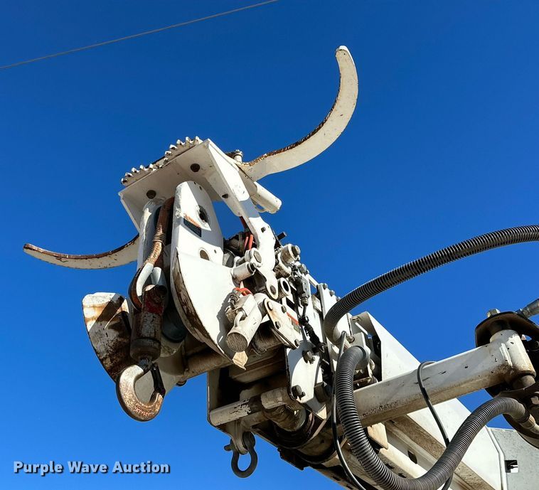 image for item DQ1563 2010 Freightliner Business Class M2 106  digger derrick truck