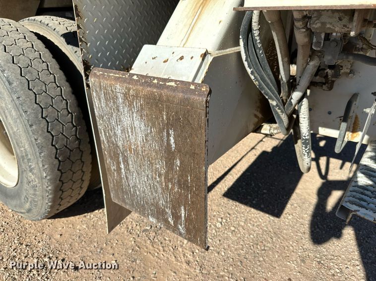 image for item DQ1563 2010 Freightliner Business Class M2 106  digger derrick truck