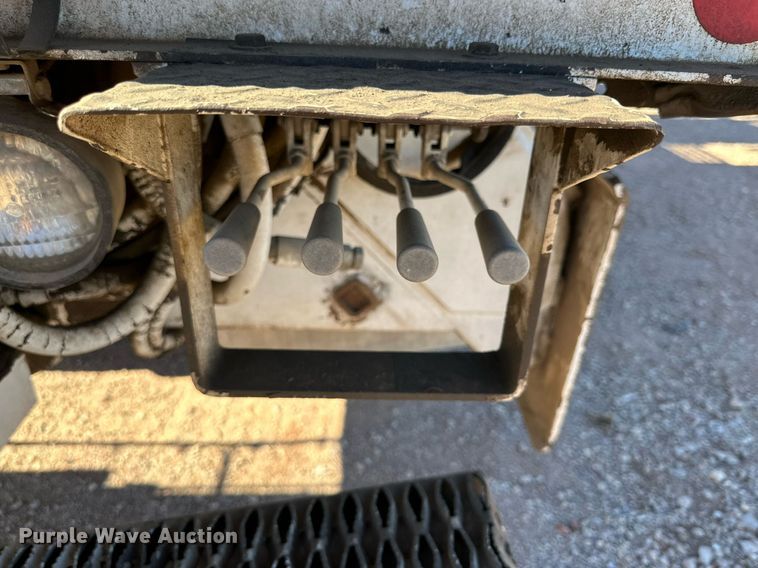 image for item DQ1563 2010 Freightliner Business Class M2 106  digger derrick truck