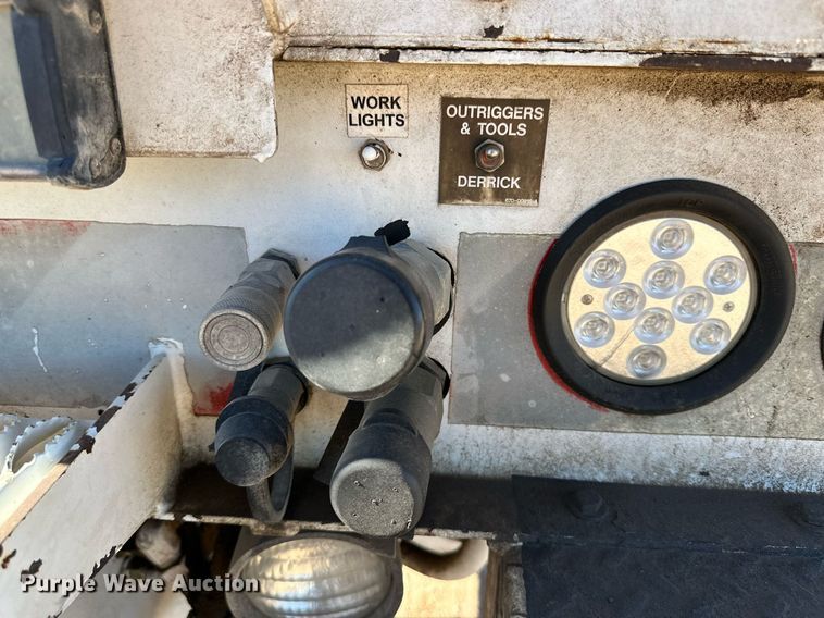 image for item DQ1563 2010 Freightliner Business Class M2 106  digger derrick truck