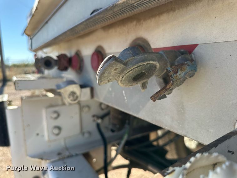 image for item DQ1563 2010 Freightliner Business Class M2 106  digger derrick truck