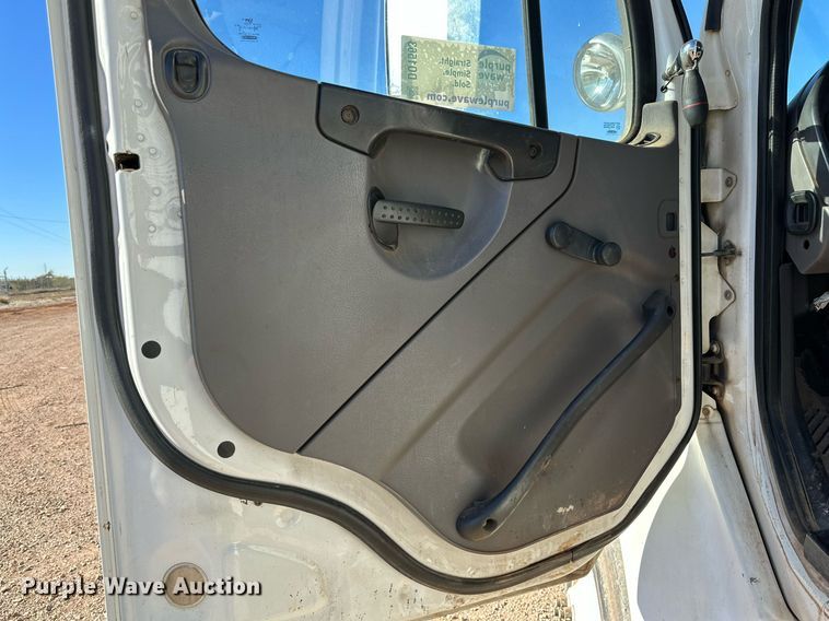 image for item DQ1563 2010 Freightliner Business Class M2 106  digger derrick truck