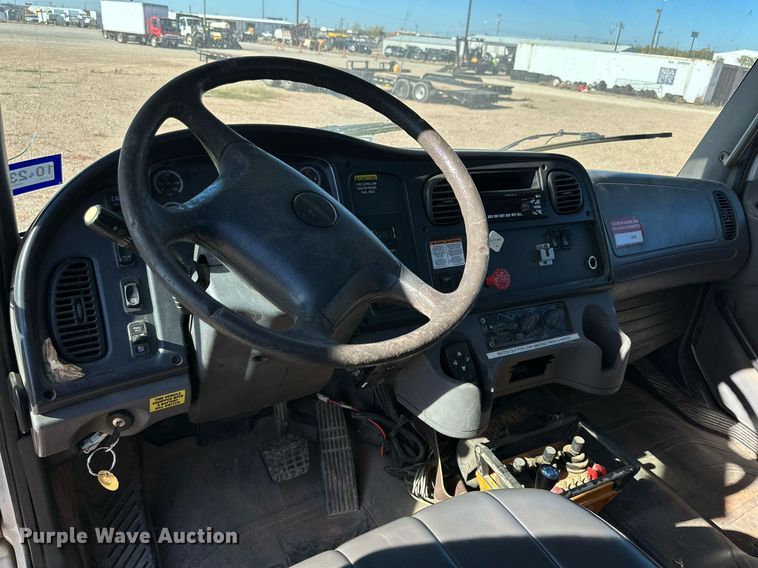 image for item DQ1563 2010 Freightliner Business Class M2 106  digger derrick truck