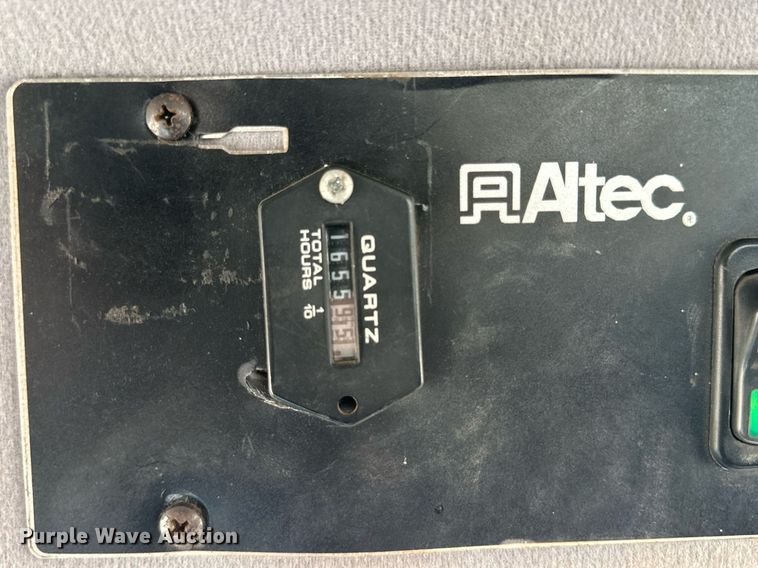 image for item DQ1563 2010 Freightliner Business Class M2 106  digger derrick truck