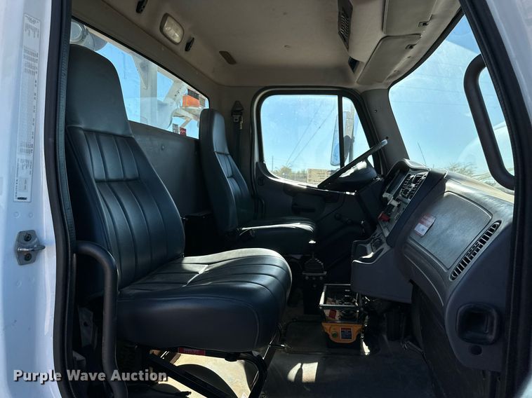 image for item DQ1563 2010 Freightliner Business Class M2 106  digger derrick truck