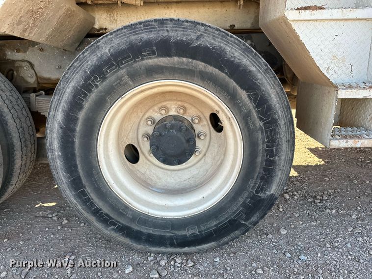 image for item DQ1563 2010 Freightliner Business Class M2 106  digger derrick truck