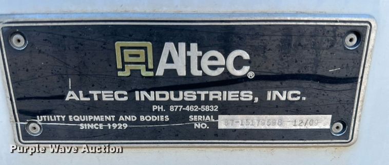 image for item DQ1563 2010 Freightliner Business Class M2 106  digger derrick truck